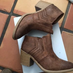 Booties - Brown, line pattern.